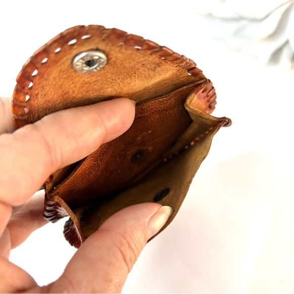 Vintage Hand Tooled Leather Coin Purse Snap Closure Floral Design Front And Back - Picture 6 of 9